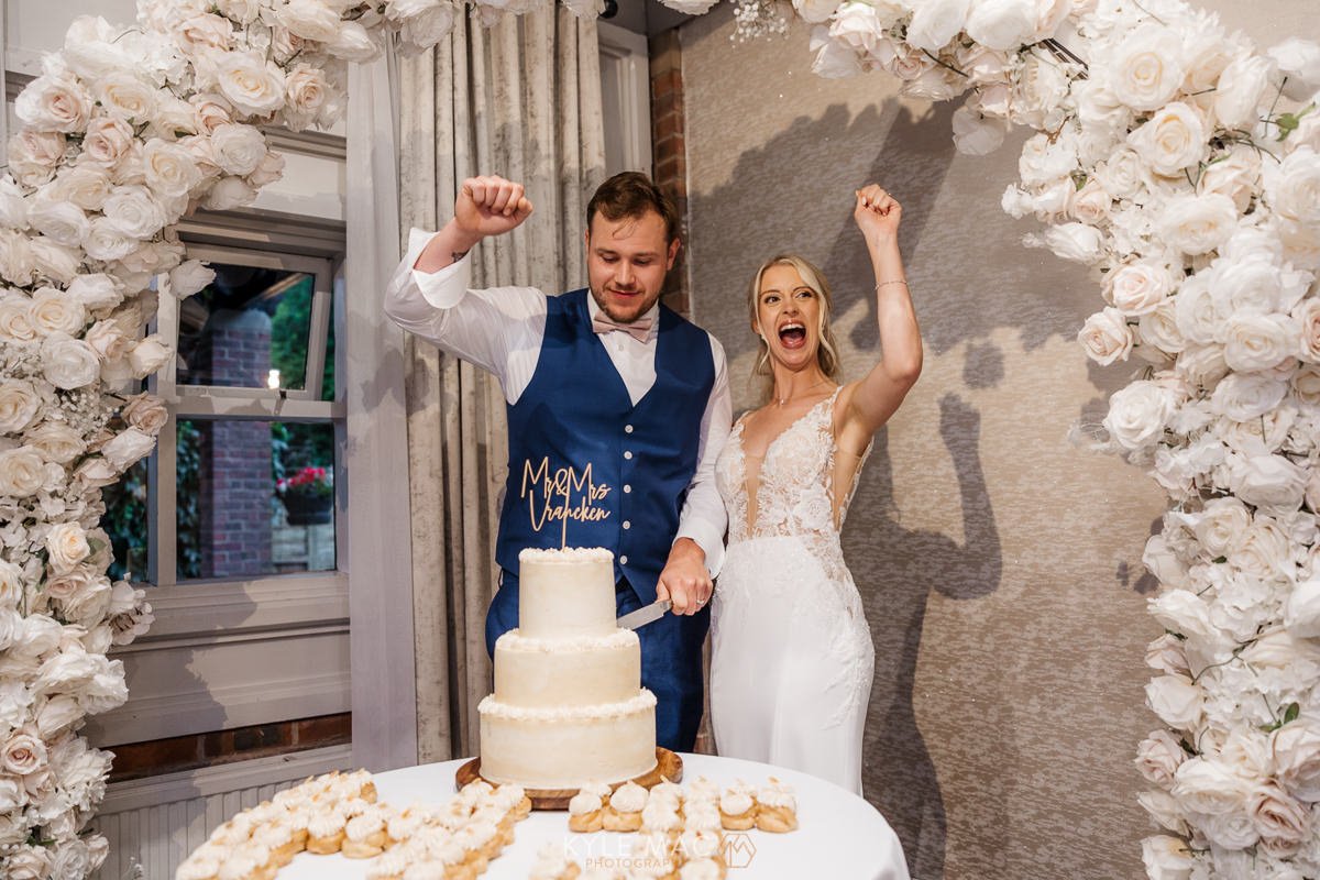 cake cut bartle hall wedding