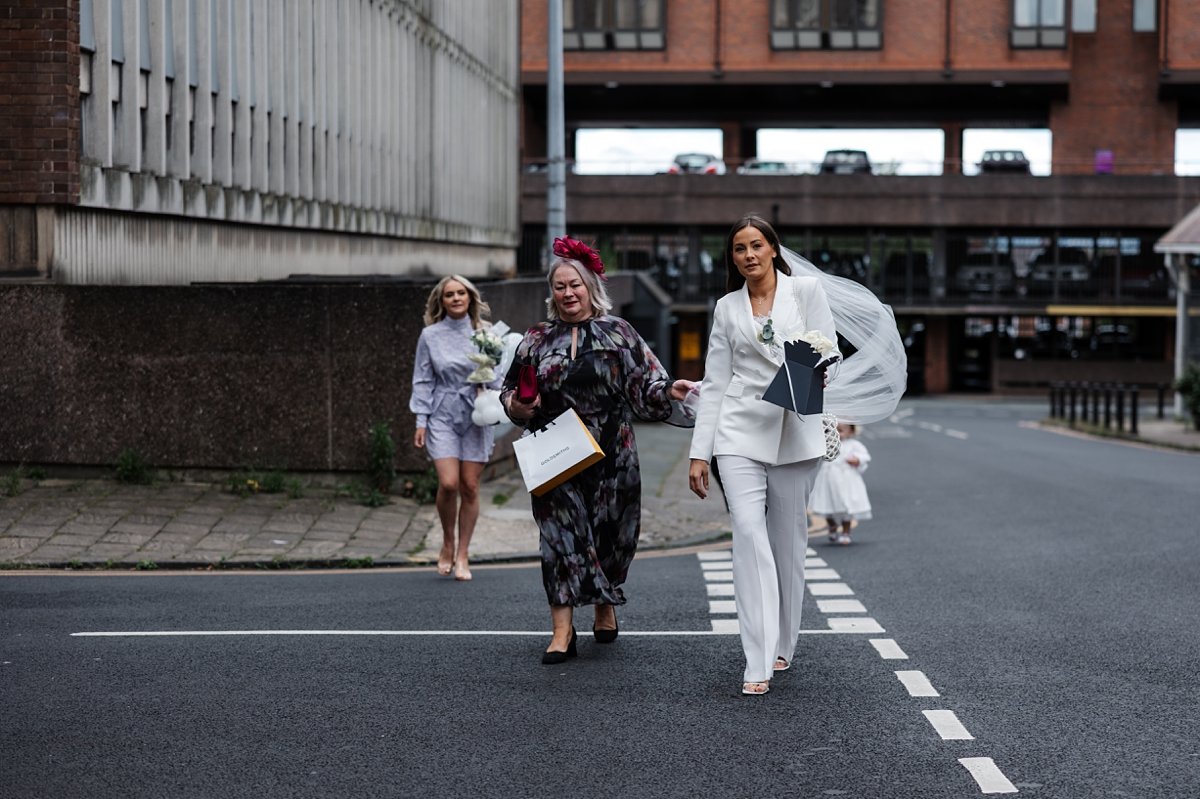 wedding guests arrive cheshire venue 