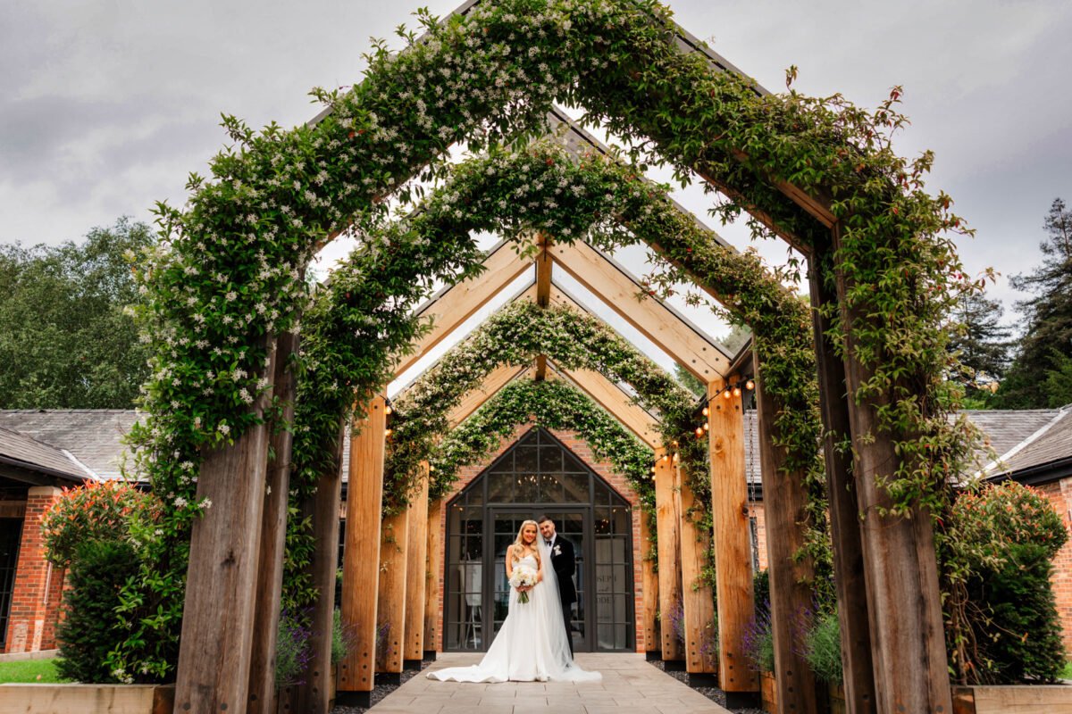 bride groom portraits wedding barn bartle hall