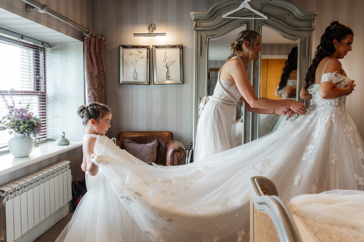 bridal prep wedding shireburn arms