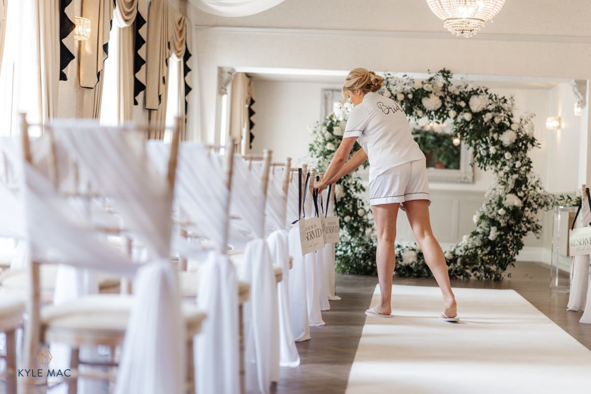 brides ceremony room flowers floral 